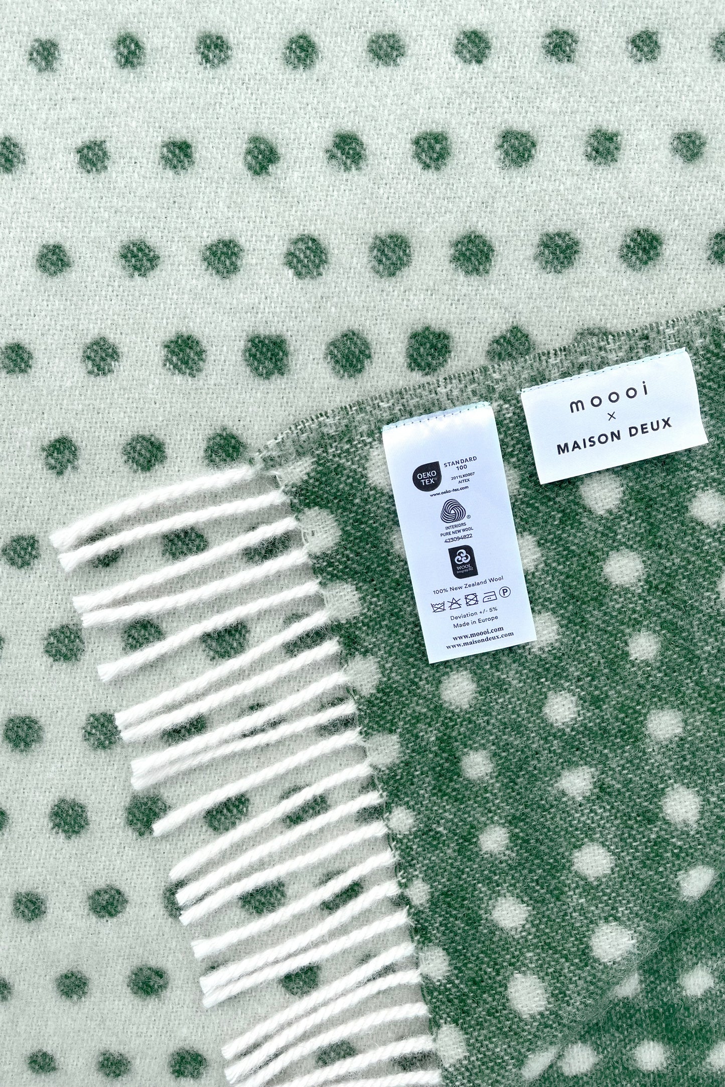 Moooi Blooming Seadragon Ullpledd_Sage forrest, en del av kategorien Pledd - At Home Interiør