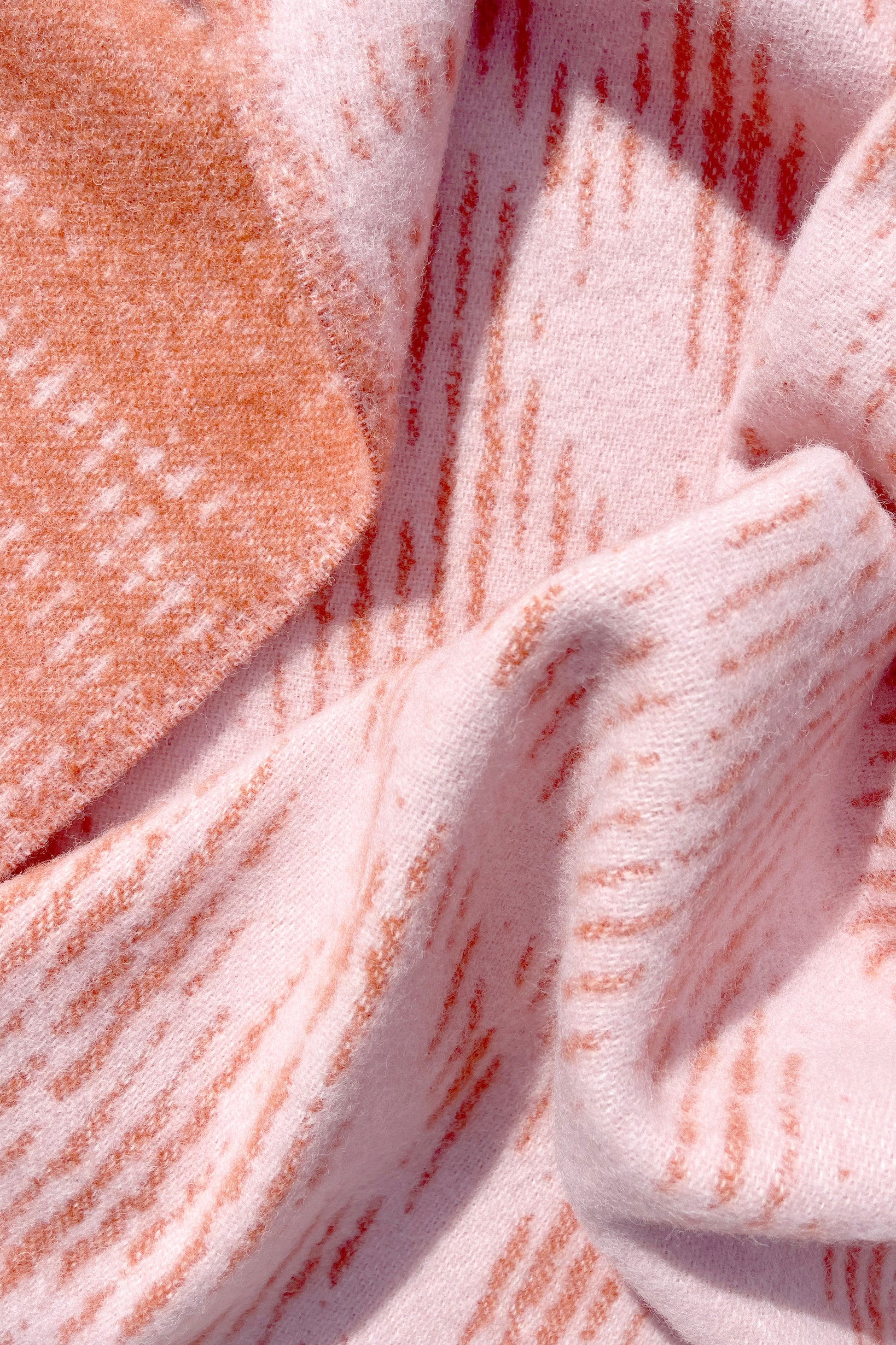 Moooi Blushing Sloth PinkRust Ullpledd, en del av kategorien Pledd - At Home Interiør