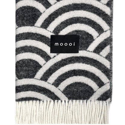 Moooi Lucky O's Blanket Black Ullpledd, en del av kategorien Pledd - At Home Interiør