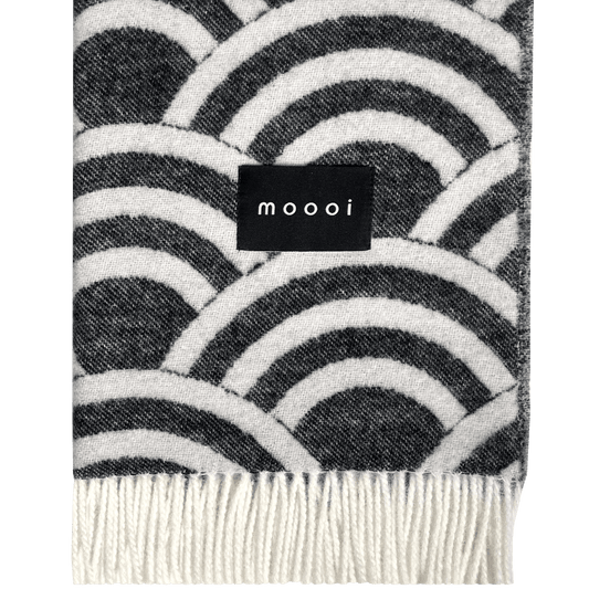Moooi Lucky O's Blanket Black Ullpledd, en del av kategorien Pledd - At Home Interiør