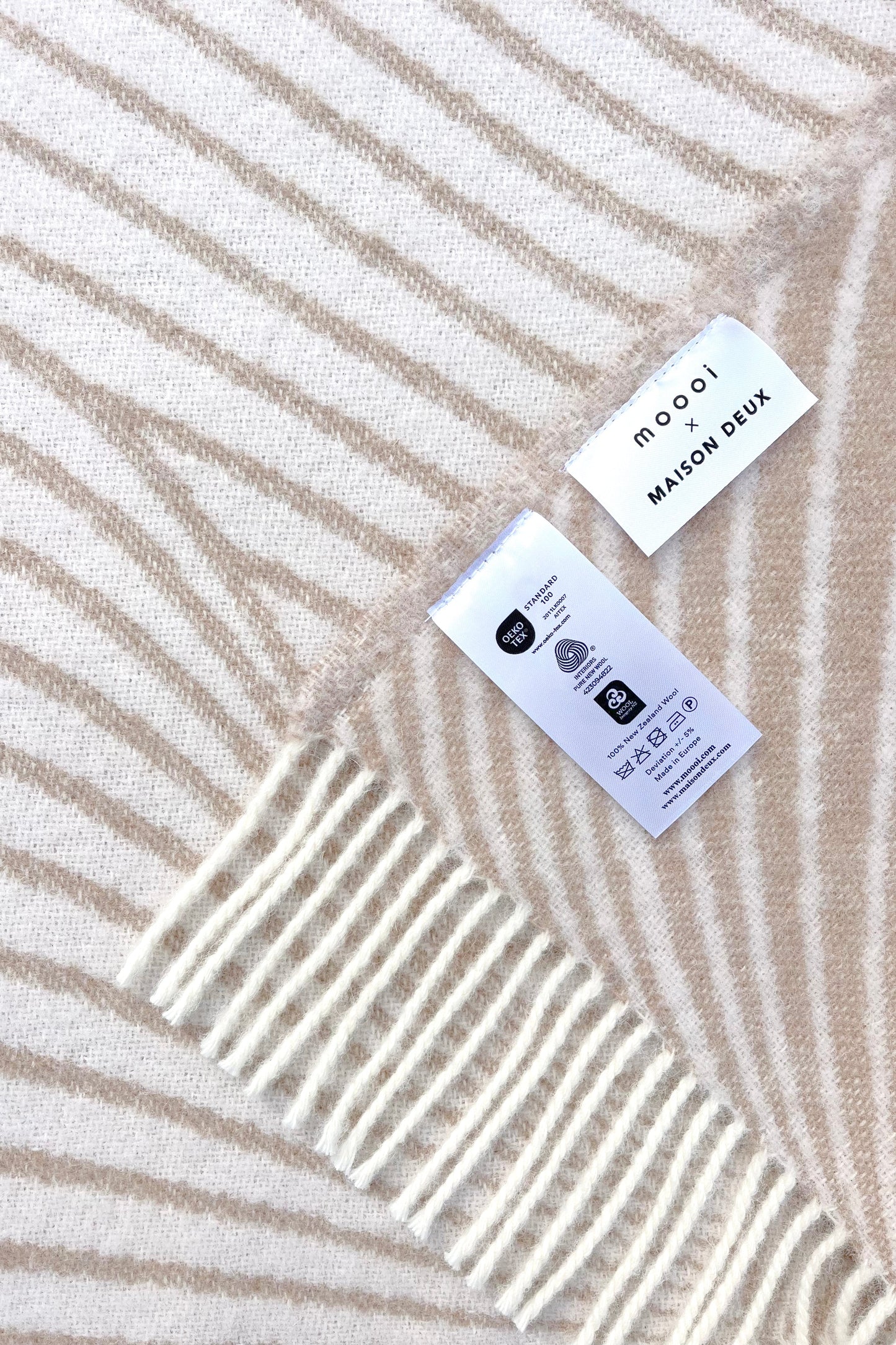 Moooi Techno Bee ullpledd Coffee Cream, en del av kategorien Pledd - At Home Interiør