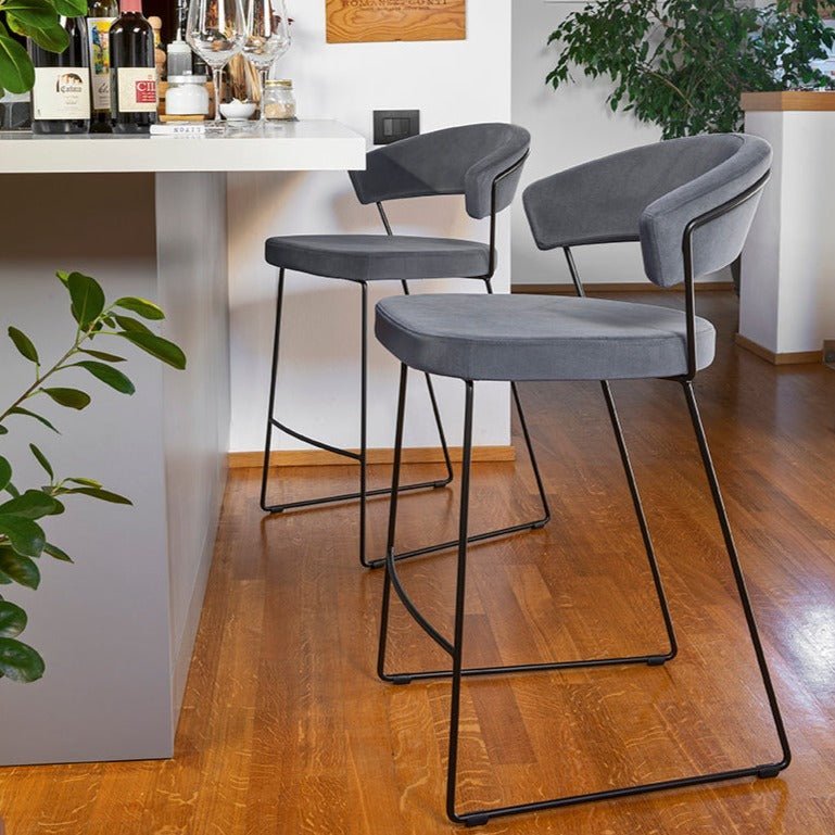 New York barkrakk fra Connubia – ikonisk design og god komfort – @HOME Interiør Oslo