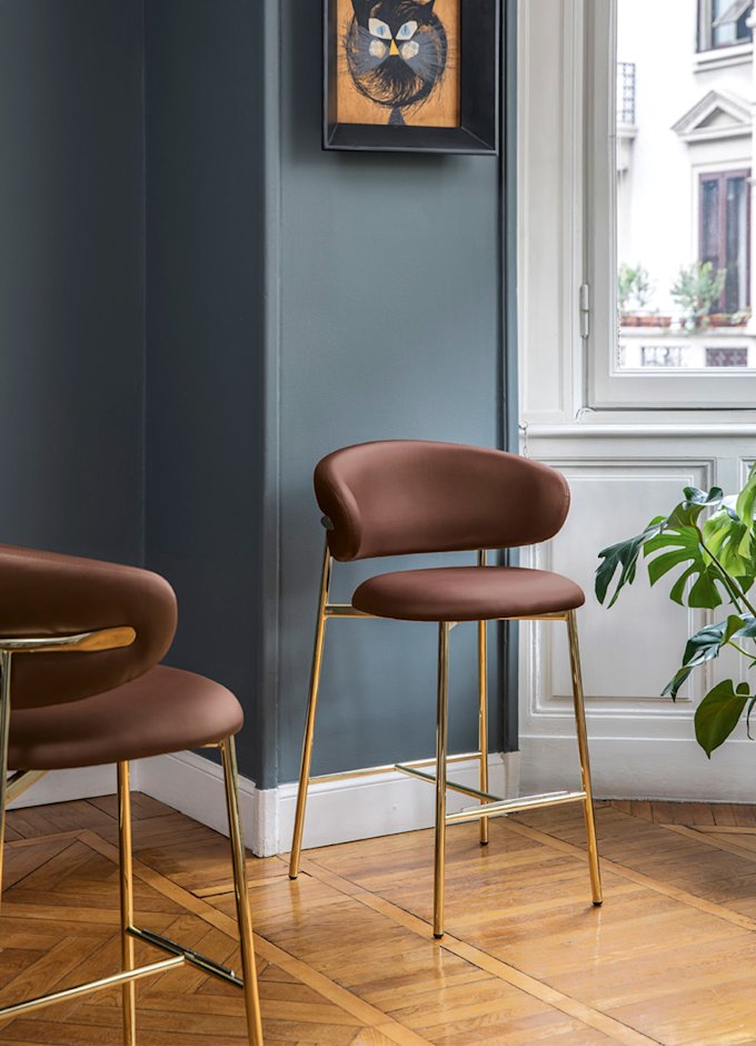 Oleandro barstol med metallben – detalj av rygg og polstring | @HOME Interiør Oslo