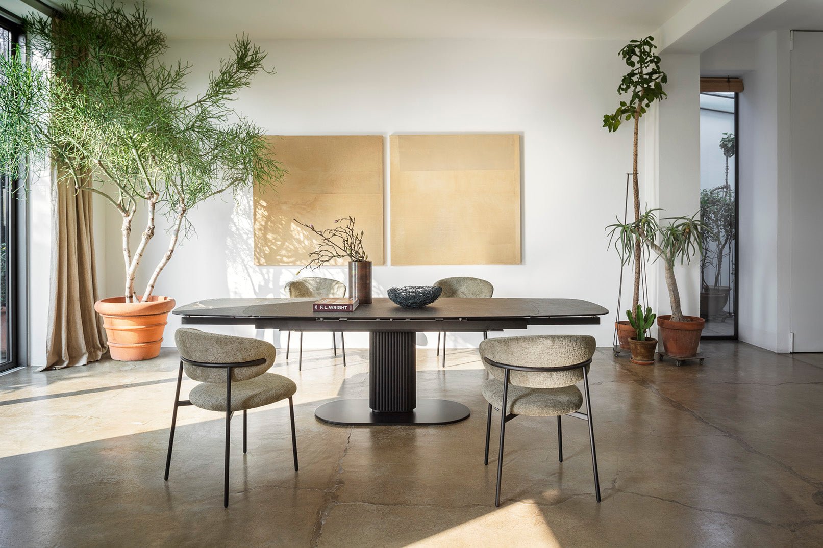 Oleandro spisestuestol med metallben, en del av kategorien spisestuestol - At Home Interiør