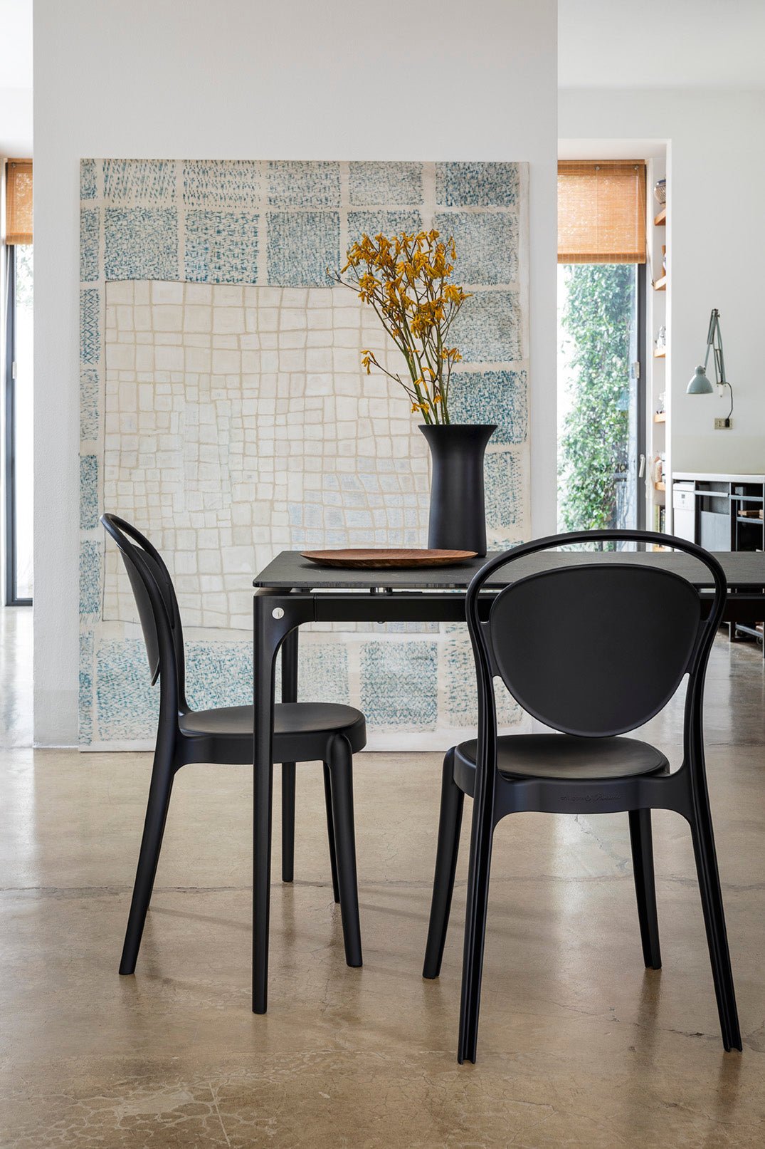 Parisienne polycarbonat stol, en del av kategorien spisestuestol - At Home Interiør
