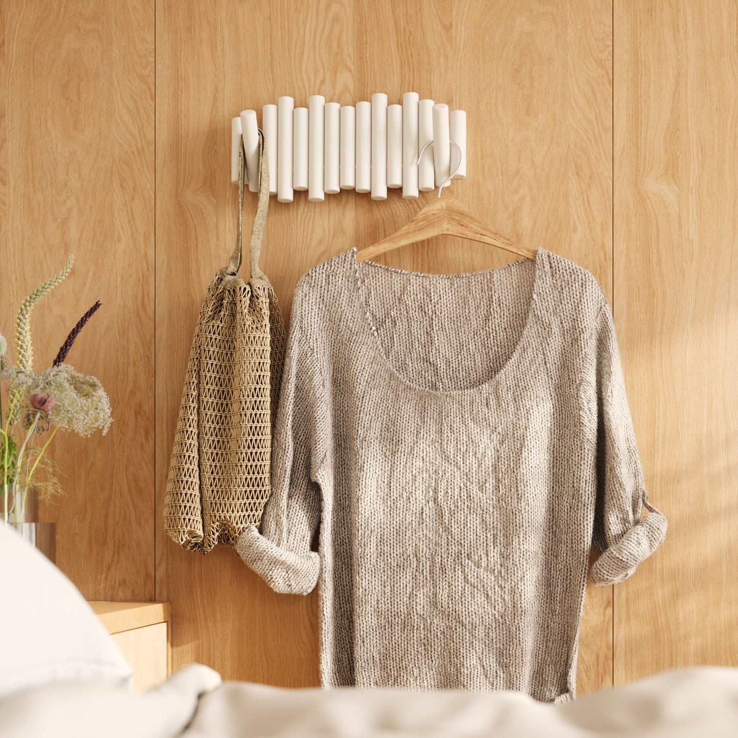 Picket knaggrekke hvit – funksjonelt design som også er veggkunst, en del av kategorien - At Home Interiør