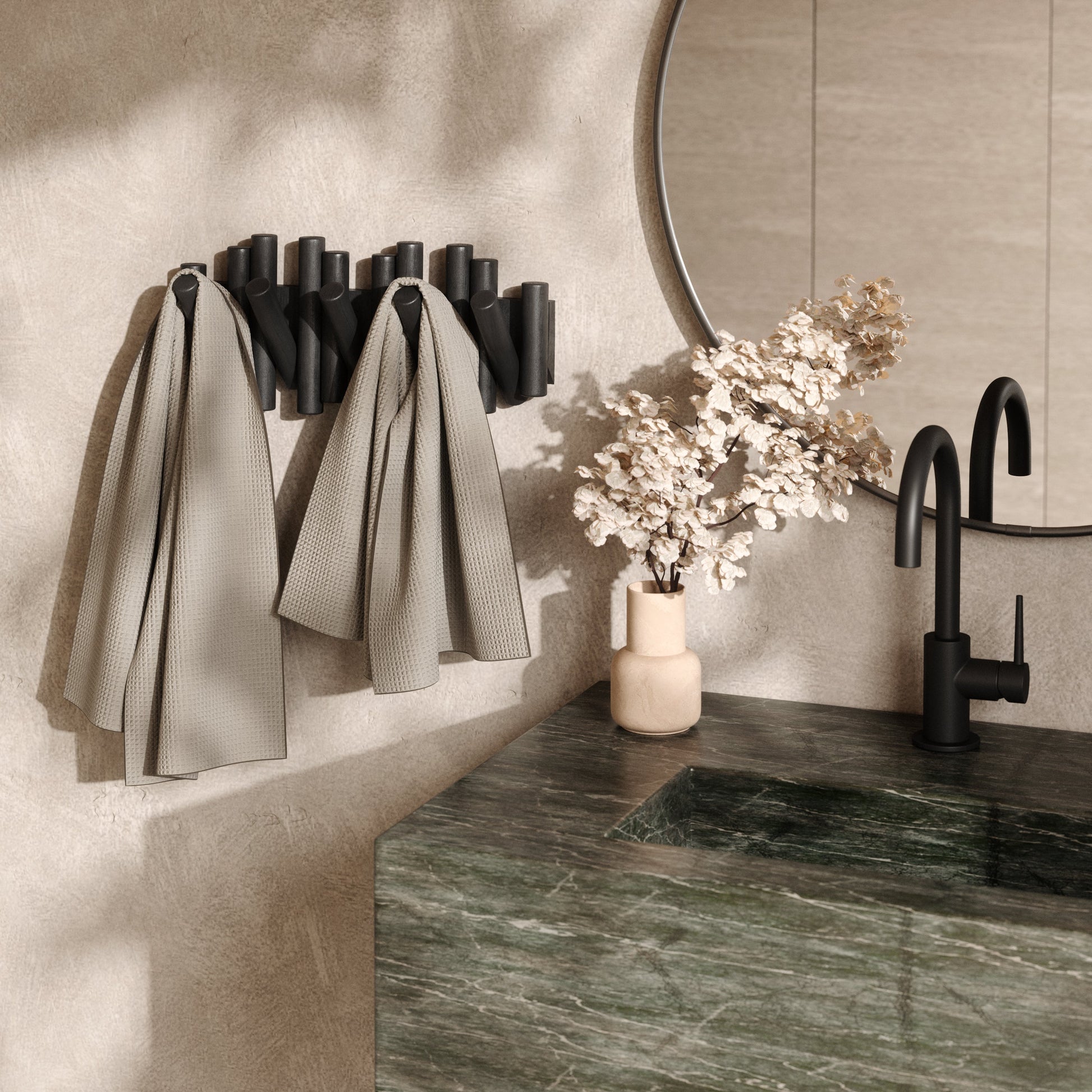 Picket knaggrekke sort– funksjonelt design som også er veggkunst, en del av kategorien - At Home Interiør