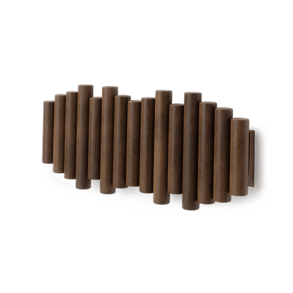 Picket knaggrekke walnut– funksjonelt design som også er veggkunst, en del av kategorien - At Home Interiør