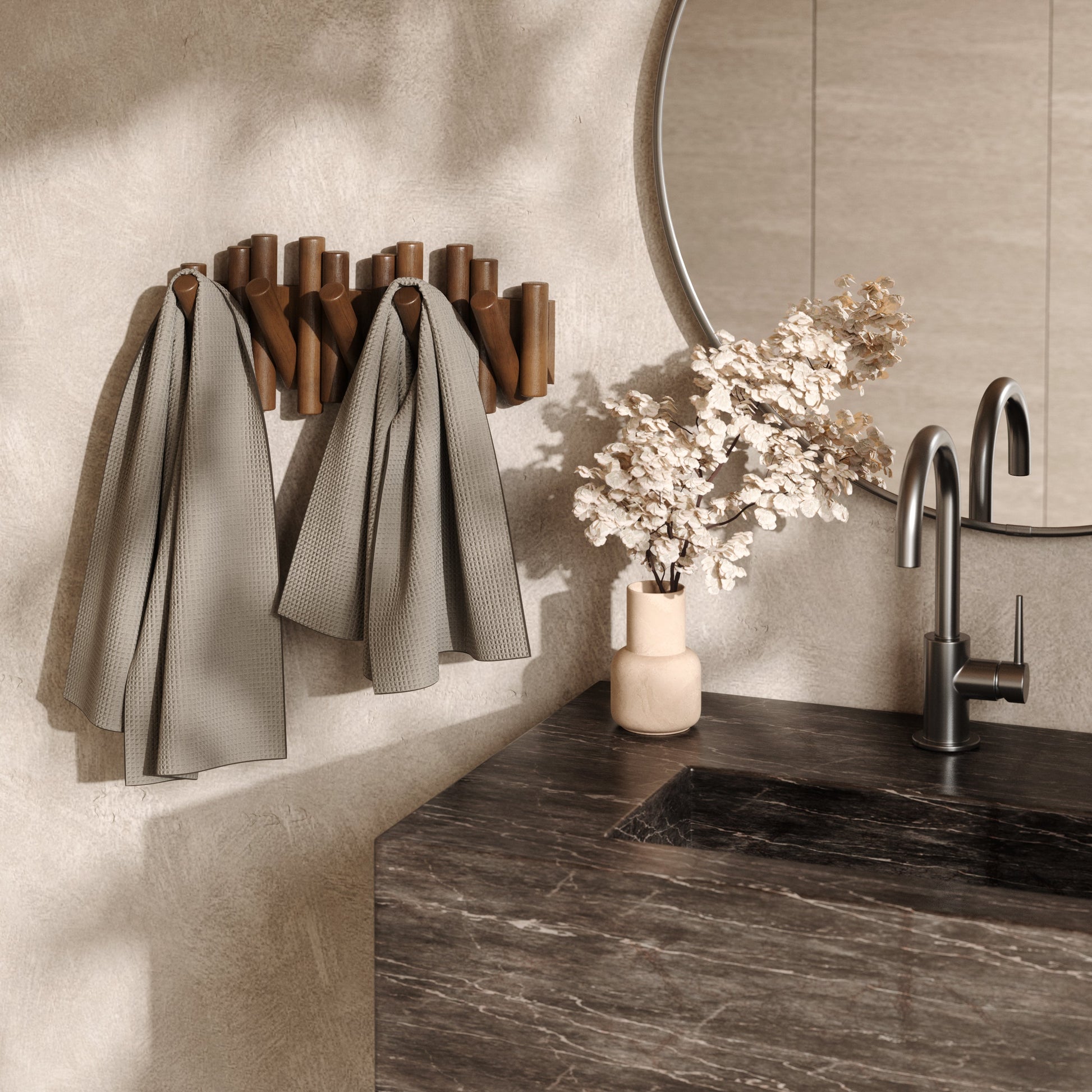 Picket knaggrekke walnut– funksjonelt design som også er veggkunst, en del av kategorien - At Home Interiør