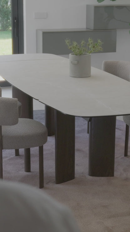 Sandy spisebord med utrekk i begge ender. Nyhet