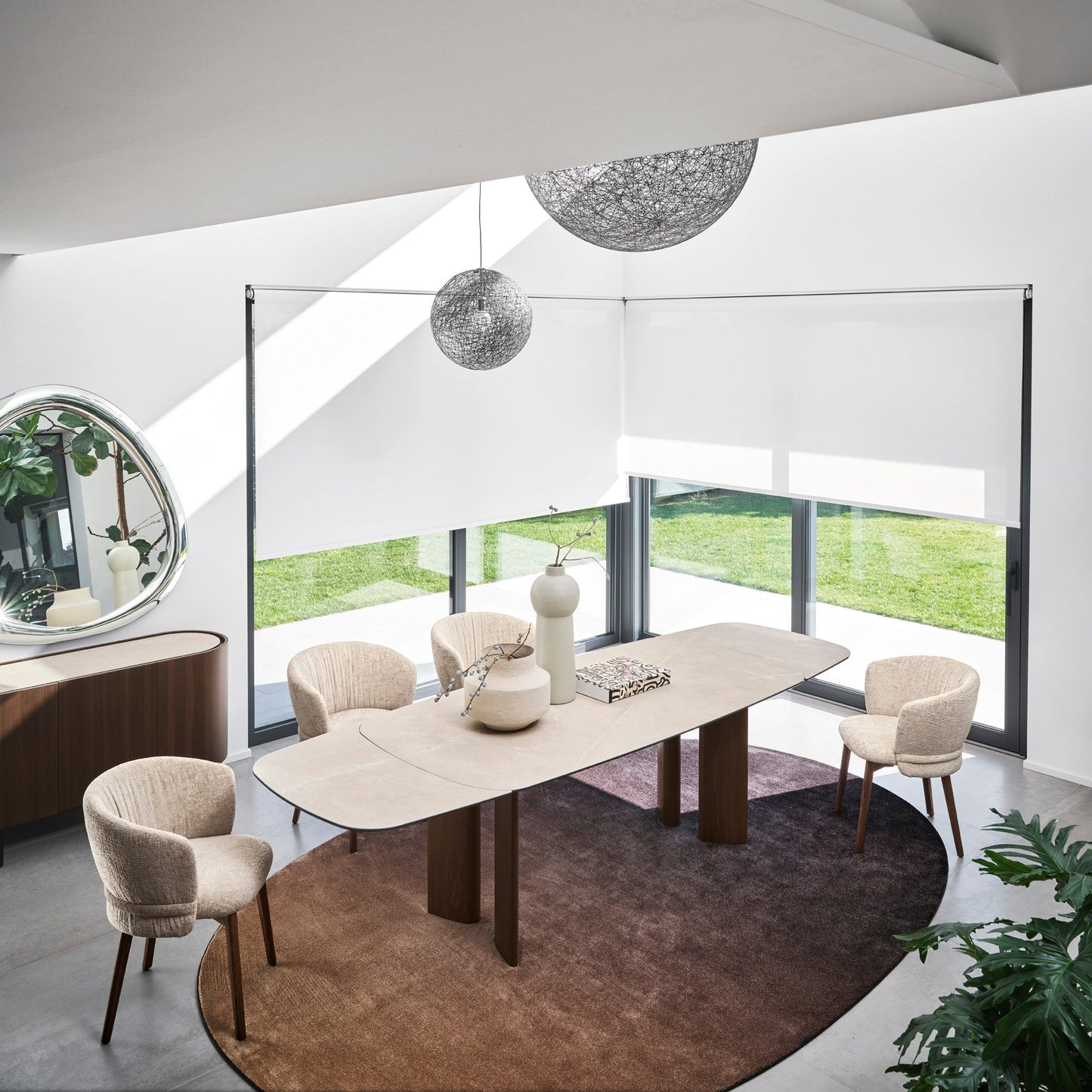 Sandy spisebord med utrekk i begge ender. Nyhet, en del av kategorien Spisebord - At Home Interiør