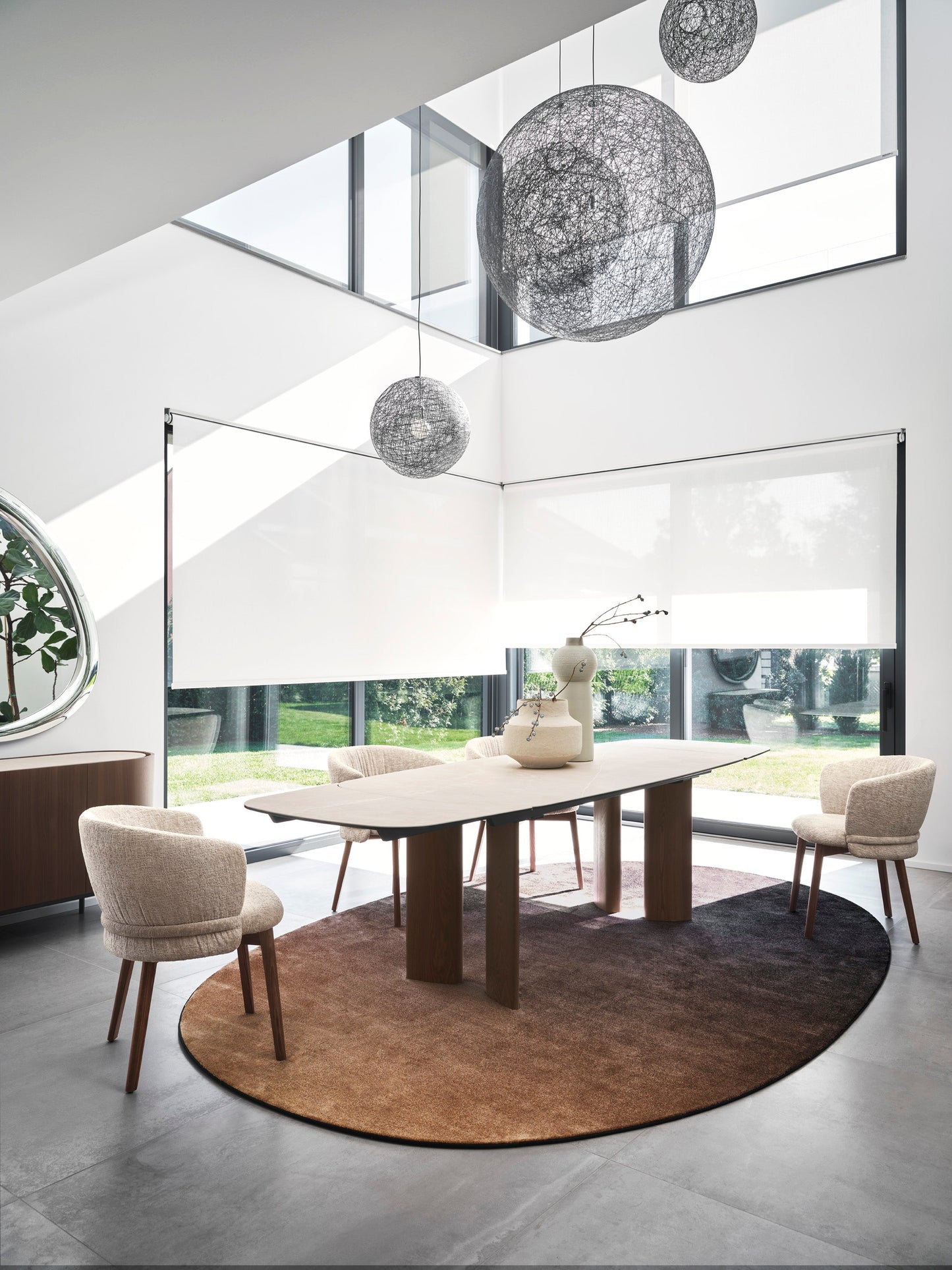 Sandy spisebord med utrekk i begge ender. Nyhet, en del av kategorien Spisebord - At Home Interiør