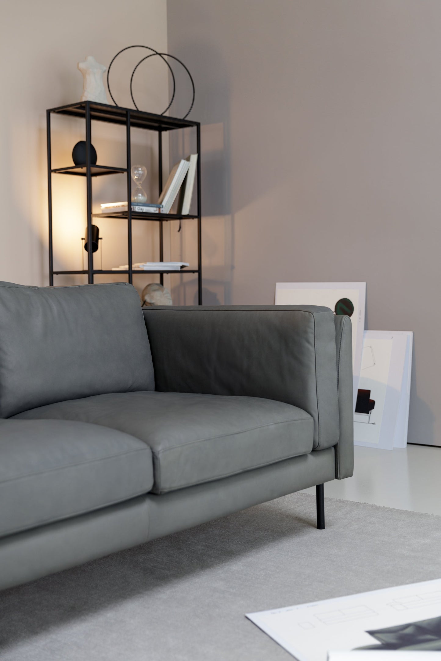 Sigge 3,5 seter sofa, Anilin skinn, en del av kategorien 4 - seter - At Home Interiør