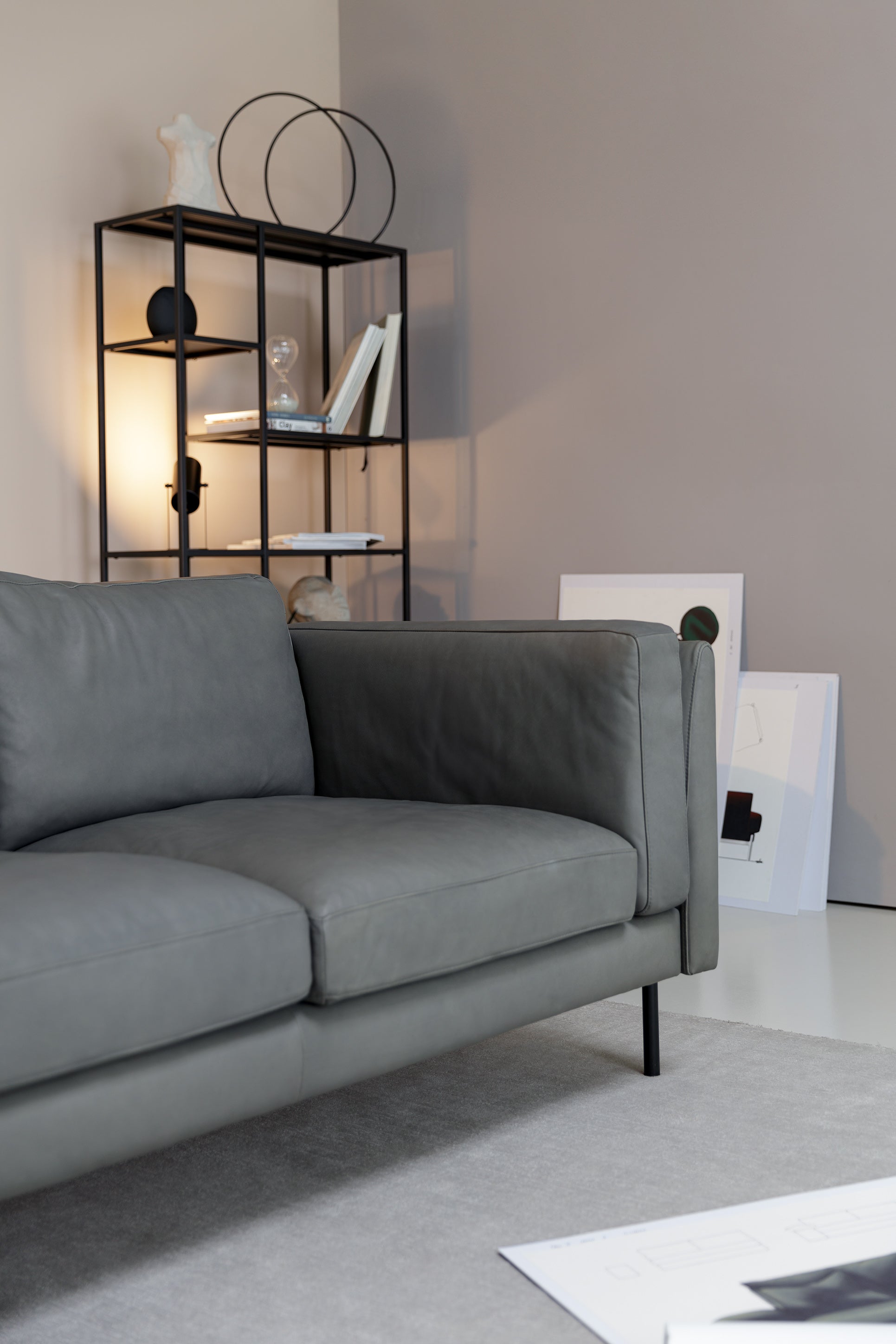 Sigge 3,5 seter sofa, Anilin skinn, en del av kategorien 4 - seter - At Home Interiør