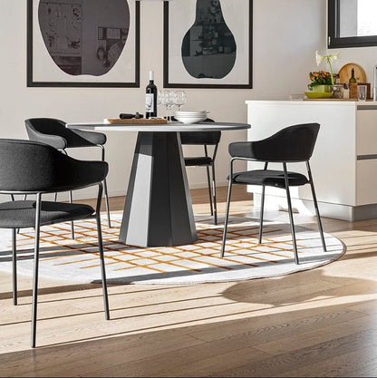 Signorina spisestuestol med armlene, en del av kategorien Spisestuestol - At Home Interiør