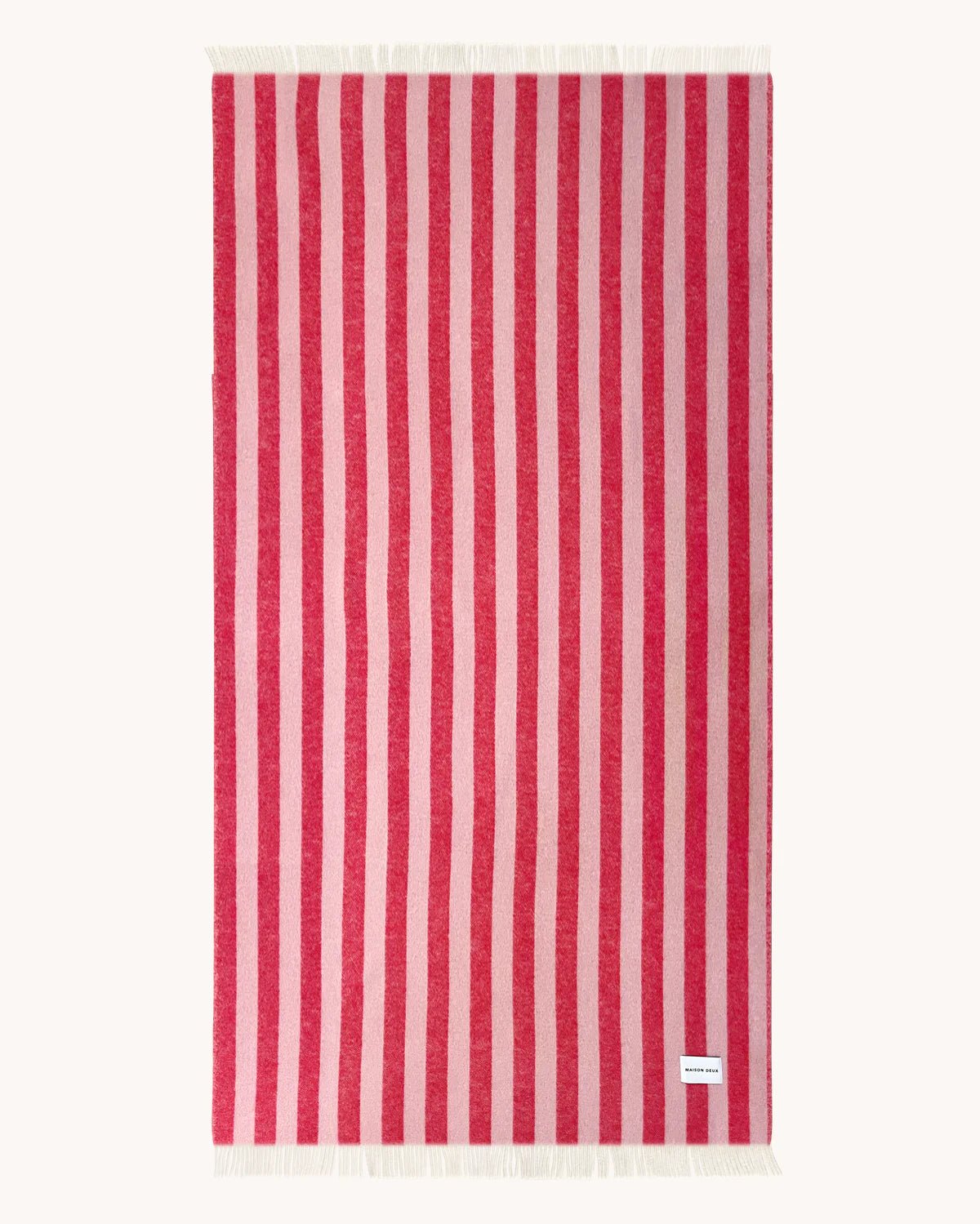 XL Candy wrap Ullpledd Pink Cherry, en del av kategorien Pledd - At Home Interiør