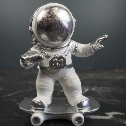 Astronaut på skateboard hvit, en del av kategorien Julepynt - At Home Interiør