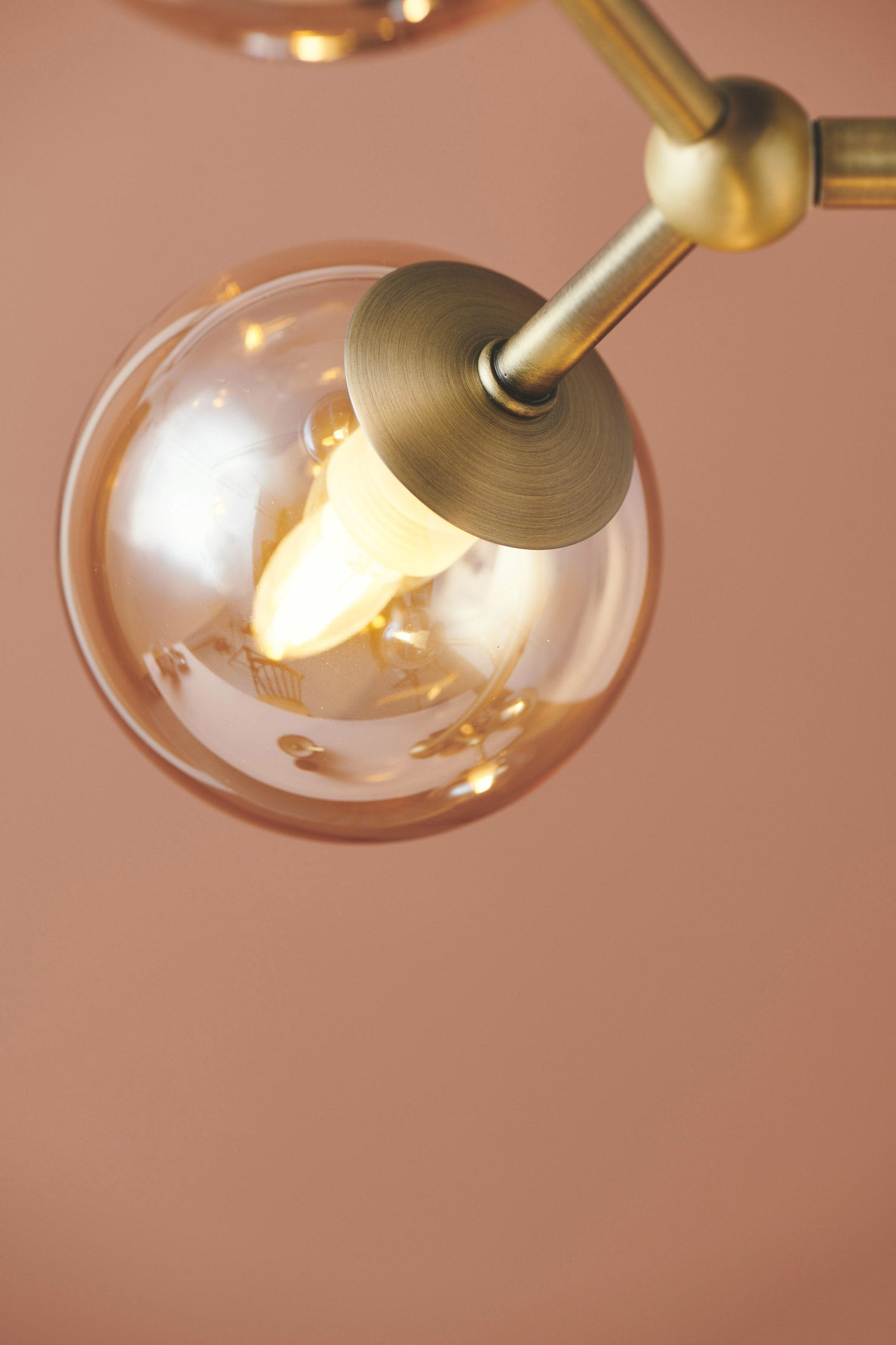 Atom gulvlampe Amber, en del av kategorien Gulvlampe - At Home Interiør