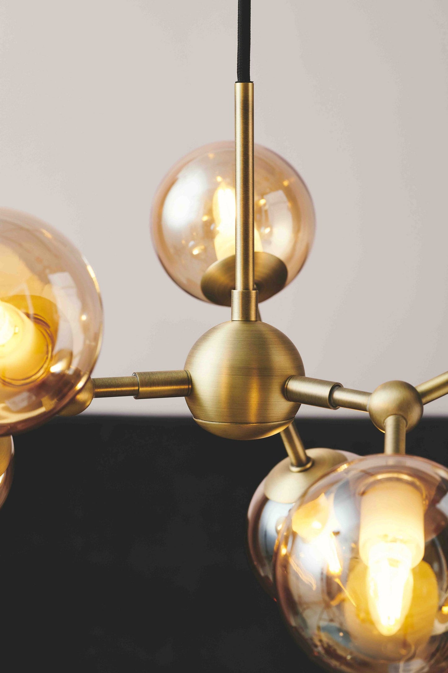 Atom Large taklampe Amber, en del av kategorien Taklampe - At Home Interiør
