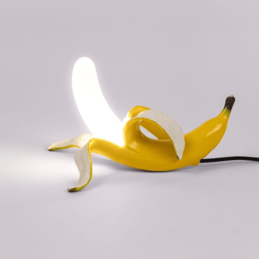 Banan Lampe Gul Dewey, en del av kategorien Bordlampe - At Home Interiør