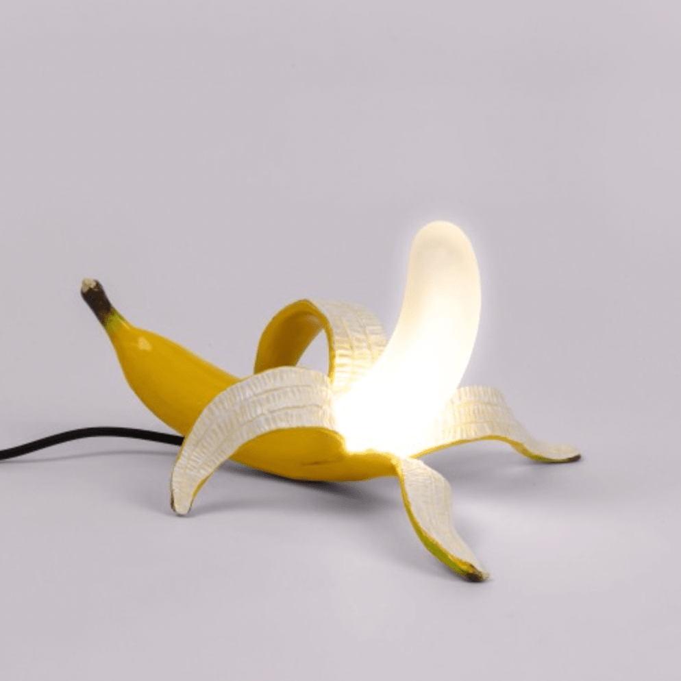 Banan Lampe Gul Dewey, en del av kategorien Bordlampe - At Home Interiør