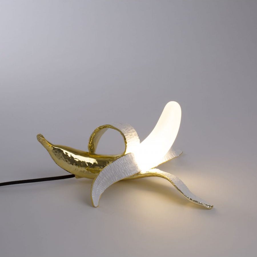 Banan Lampe Gull Dewey, en del av kategorien Bordlampe - At Home Interiør