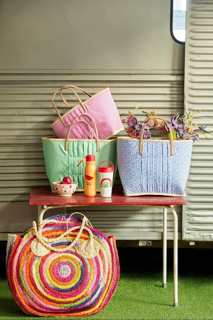 Raffia Bag Blå, en del av kategorien Kurv - At Home Interiør